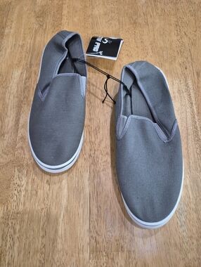 NWT Activ Pro Slip-On Gray And White Canvas Shoes